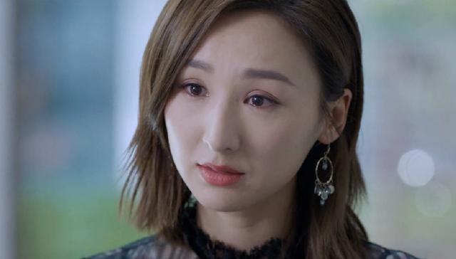 三十而已王漫妮被白富美欺负得知白富美的身份后瞬间傻眼