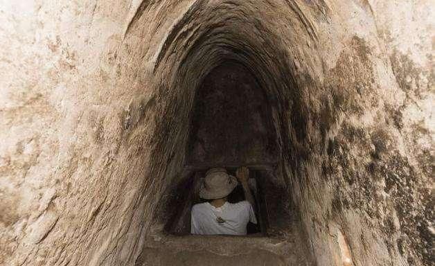 越南发现地下城入口不到一米地下却是一个繁荣市区