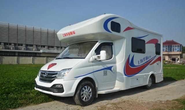 828上海房车展6座5卧ktv娱乐华旅c型房车