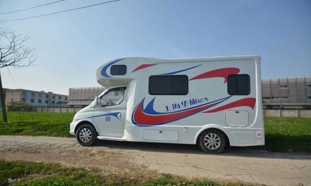 828上海房车展6座5卧ktv娱乐华旅c型房车