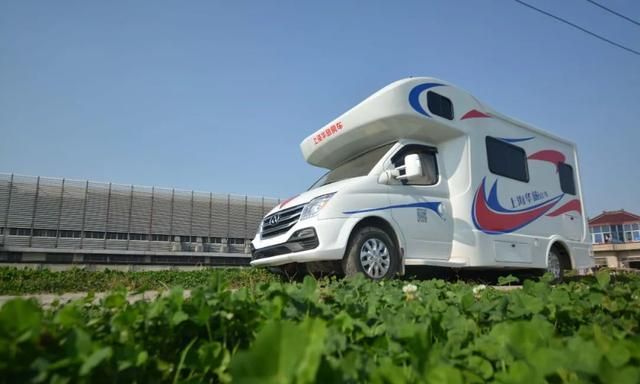 828上海房车展6座5卧ktv娱乐华旅c型房车