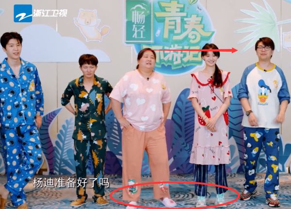 站在贾玲旁边的郑爽真实身高终于藏不住了