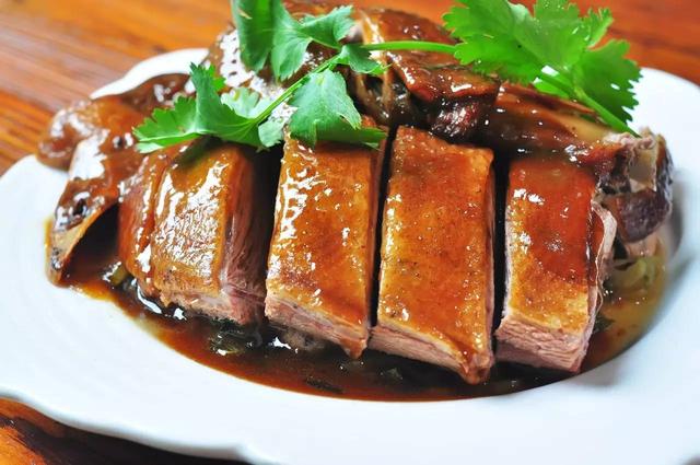 顺德特色菜"三杯鹅煲"家常做法,味道很赞