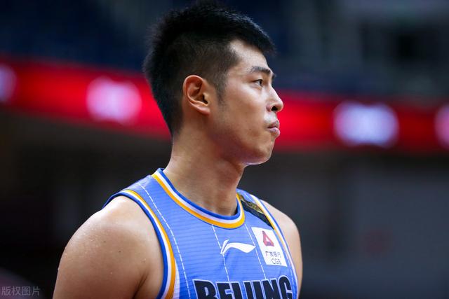 他逢打北控就疯狂起劲,但打联盟第一就怂了!是他真不行吗?