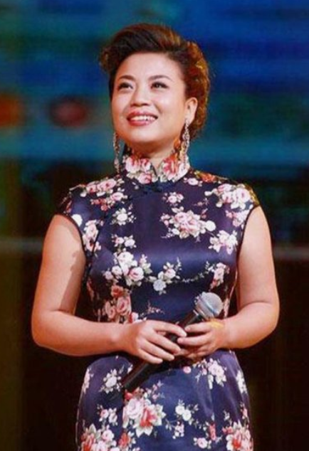 她曾24次登上春晚为父亲罢工5年如今52岁还是孤身一人