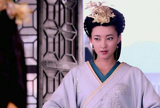 《美人心计》,她在这部剧中饰演一个心狠手辣的角色慎儿,原来和主角是