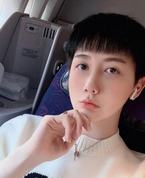 还记得整容成“蛇精脸”的刘梓晨吗？如今又变脸，竟然还想出道？|刘梓晨|整容|蛇精脸_新浪新闻