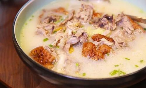 吃剩的烤鸭架不要扔了,大厨教您做一锅美味的鸭架汤,好喝又营养