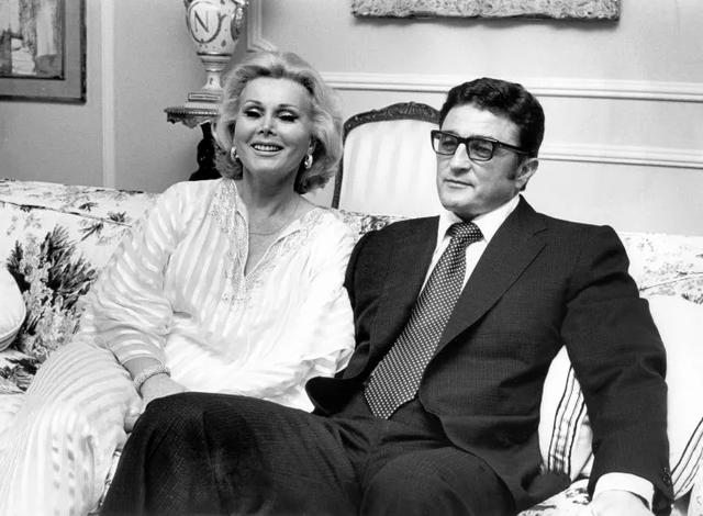 连前夫名字都记不住,论撩汉真没谁比得过她|嘉宝|莎莎|前夫_新浪新闻