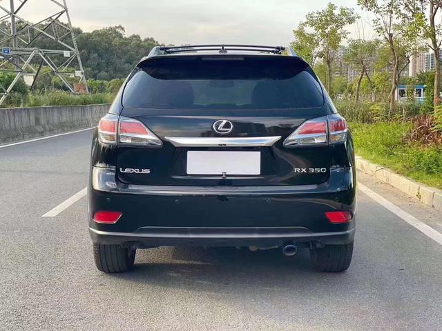 15年雷克萨斯rx350售价178万车身显得更有型更有力量
