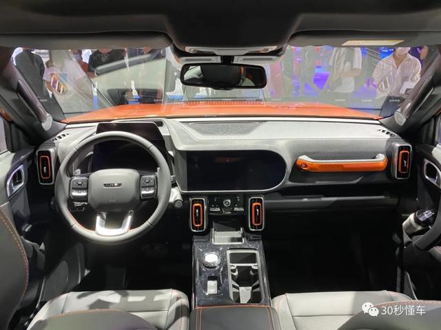 TVB三届视帝罗嘉良跨界评哈弗大狗 车评人内味儿够足