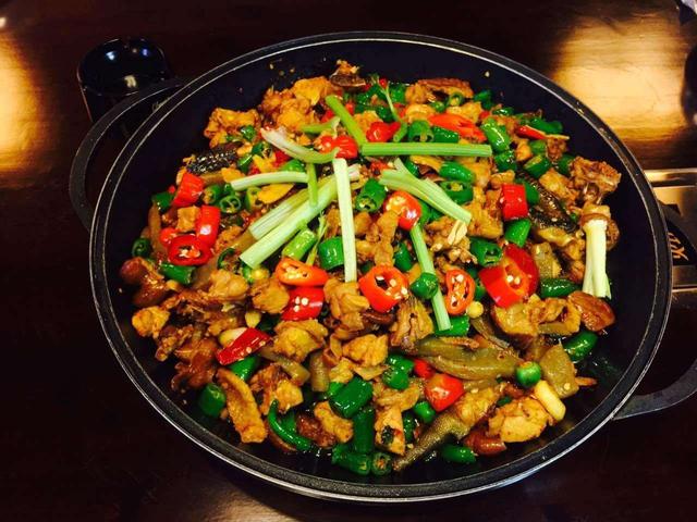 青椒童子鸡,热辣的火锅风情