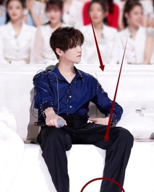 鹿晗脚有多小?女生的公主鞋他穿还空出两指,网友:童鞋了解一下