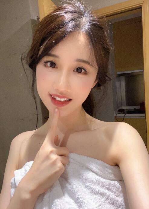 轩子巨2兔被封后放飞自我?继旗袍后,这次直接晒出了小虎牙