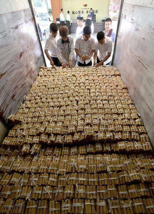 男子花50万买宝马当看到男子拿出现金后工作人员懵圈了