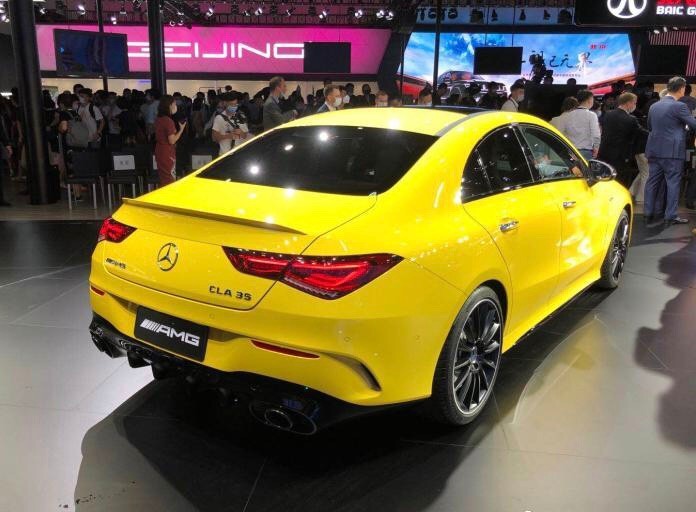 成都车展：4.6秒破百的AMG CLA35，谁还敢说我不纯粹？