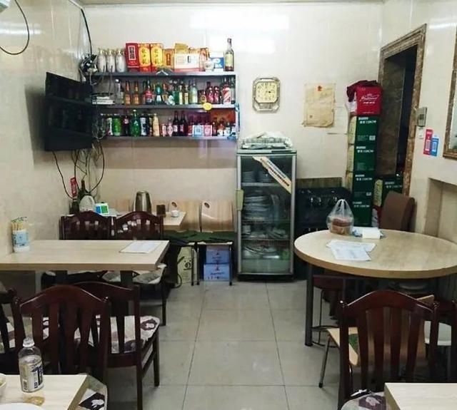 只有4张桌的小破店,在中央大街火了30年!贼便宜!