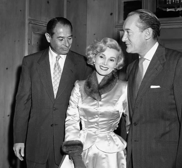 连前夫名字都记不住,论撩汉真没谁比得过她|嘉宝|莎莎|前夫_新浪新闻