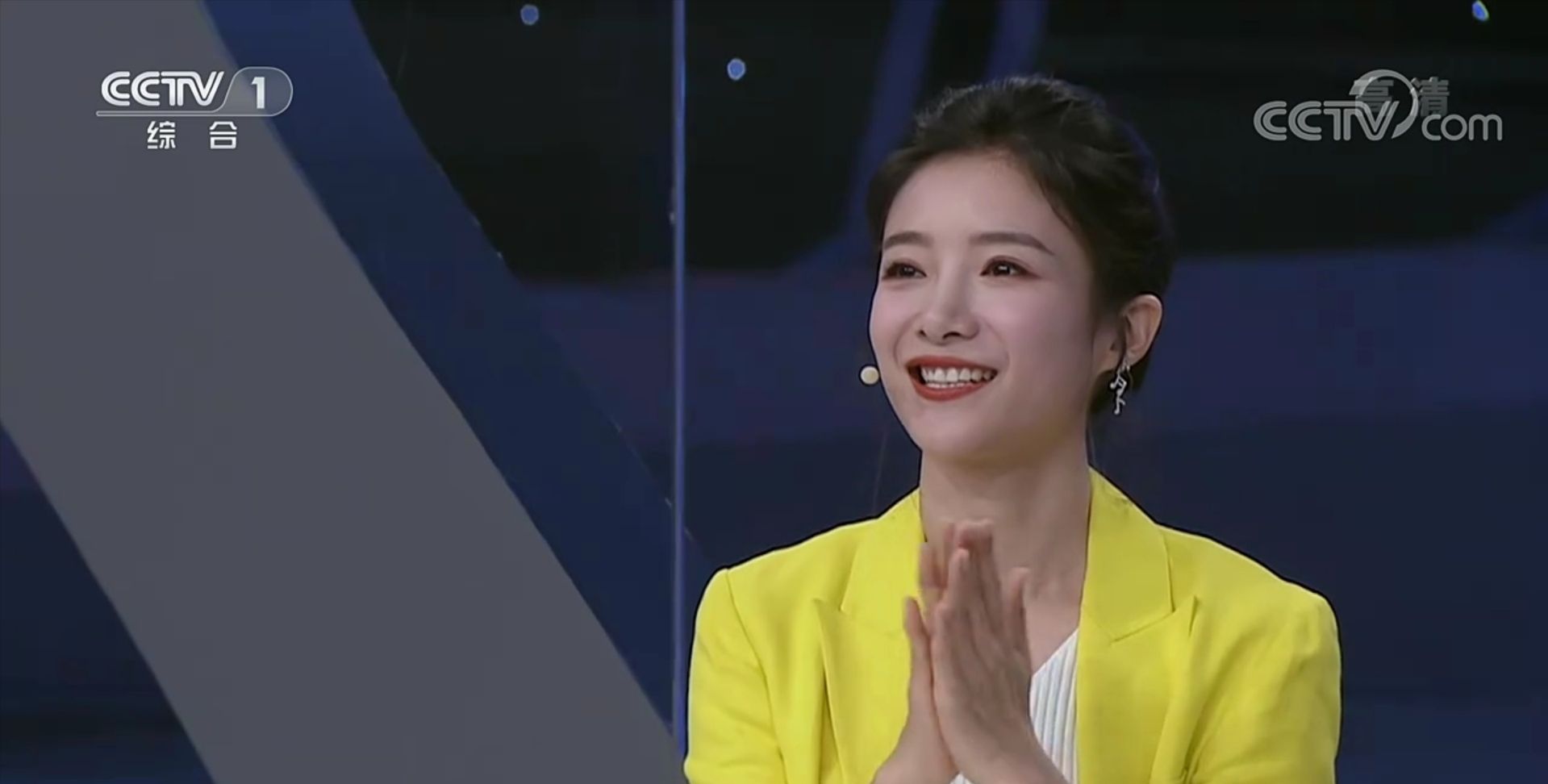 央视新晋节目主持人,2019年主持人大赛文艺类冠军获得者蔡紫,是本期新