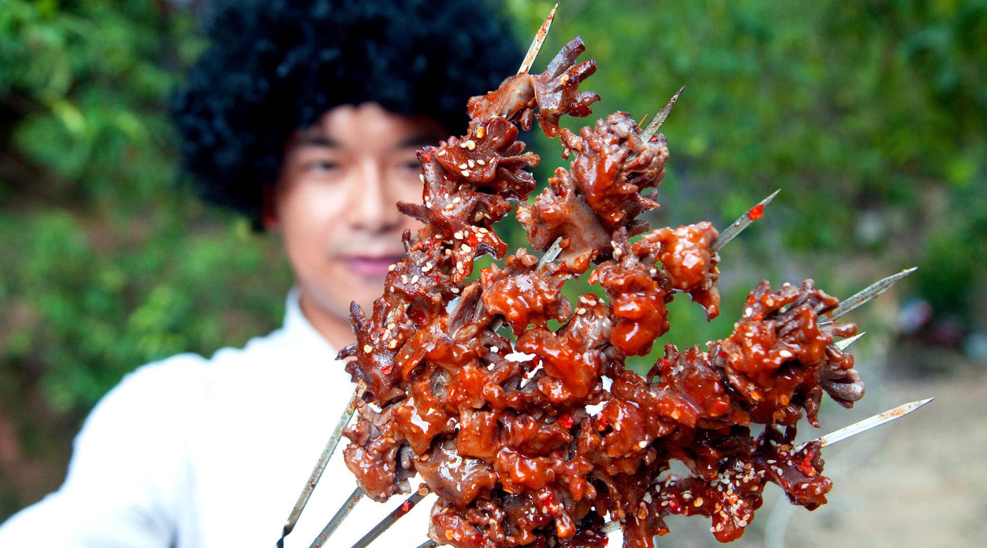 铁板鸭胗开花了!秘制酱料一撒,小辣椒面一放