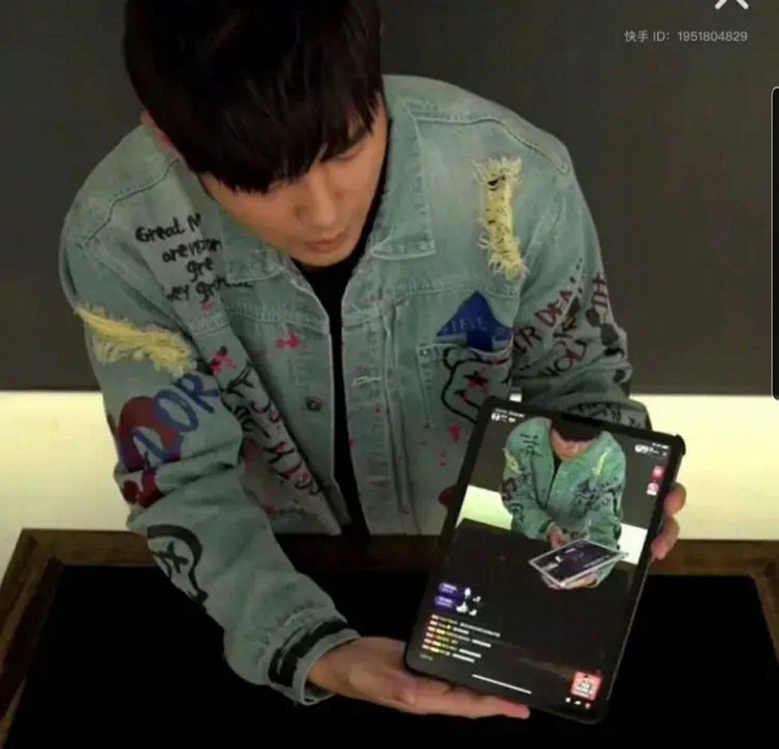 周杰伦在快手平台直播王祖蓝给周杰伦刷了700个穿云箭