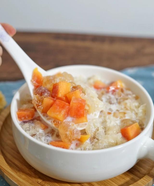 夏日养颜甜品,桃胶木瓜牛奶,在家就能做,满满的胶原蛋白
