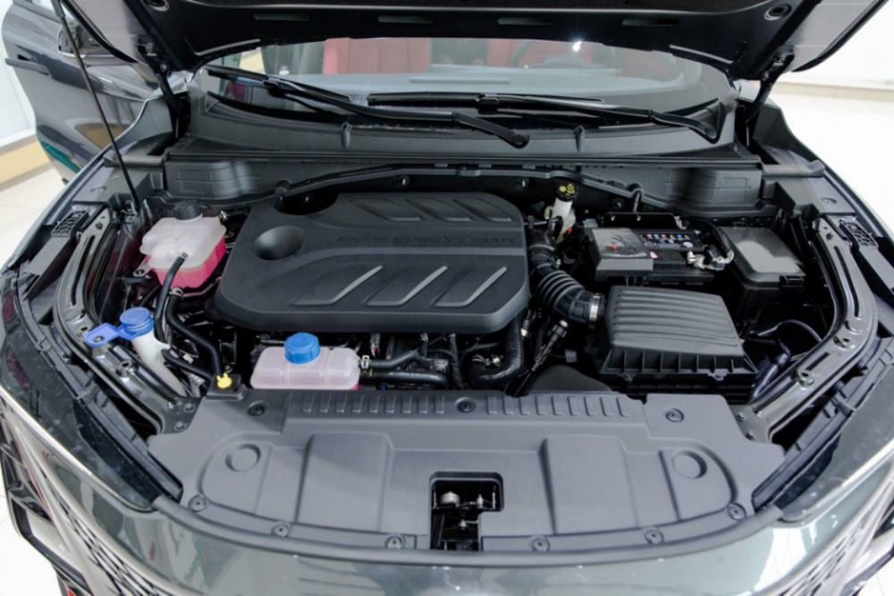 长安UNI-T对比丰田C-HR，谁才是时尚圈的新宠？