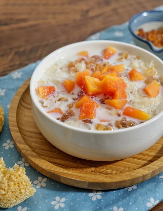 夏日养颜甜品,桃胶木瓜牛奶,在家就能做,满满的胶原蛋白