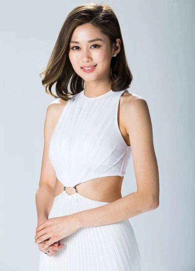 岑丽香为儿子理头发惹哭儿子社交平台发文求帮助