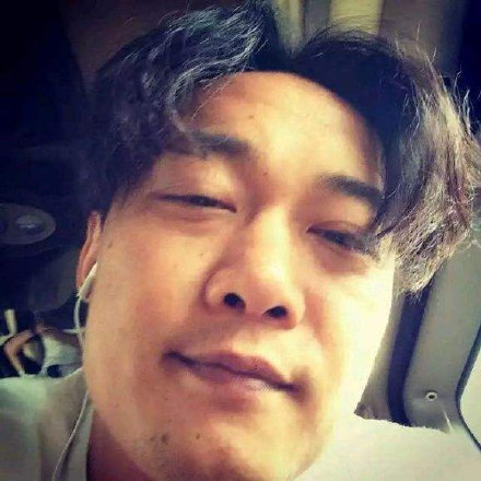 46岁陈奕迅近照瘦了,油腻大叔回春,果然肥胖才是颜值杀手