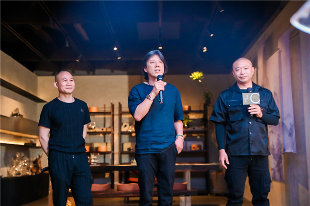 顾家副董事长顾海龙致辞活动伊始,来自杭州黄龙越(杭)剧团的国家一级