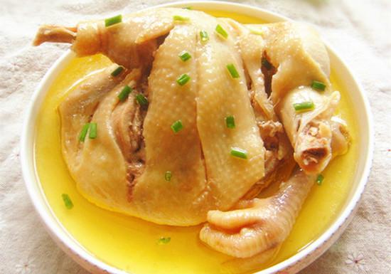 大厨教你正宗广式"清蒸鸡"家庭式做法,鸡肉鲜美有味,细嫩爽口