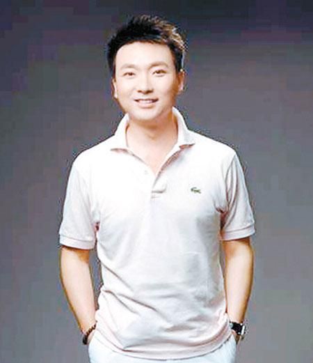 央视主持人康辉:当年高考差点被"顶替",最后悔没早点生孩子