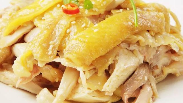 大厨教你正宗广式"手撕鸡"家庭做法,肉质细腻,鲜香浓郁