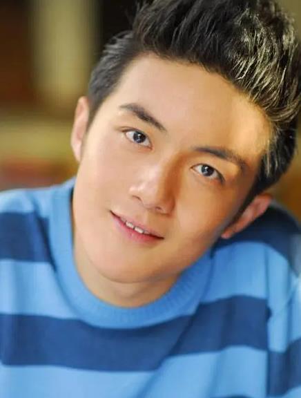 作为两人的同学,李泽锋为他们感到高兴,但他不会羡慕妒忌,从而走上