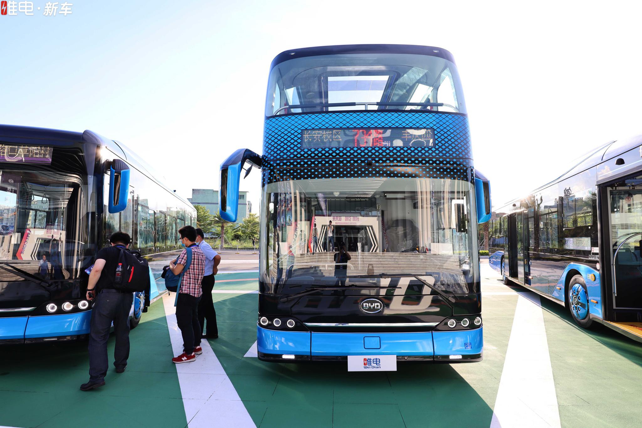 b12d即byd6120bd1ev1,是比亚迪在国内的首款三轴纯电动城市客车,目前