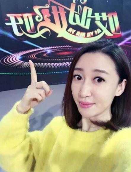 同样是冯巩女徒弟长得丑的如今火遍全国漂亮那个却被人遗忘