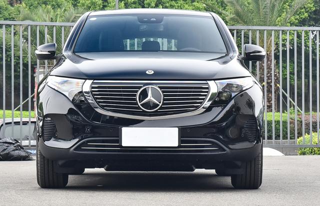 最惨的奔驰新车,起售价近50万,外形却很山寨,难怪月销150台