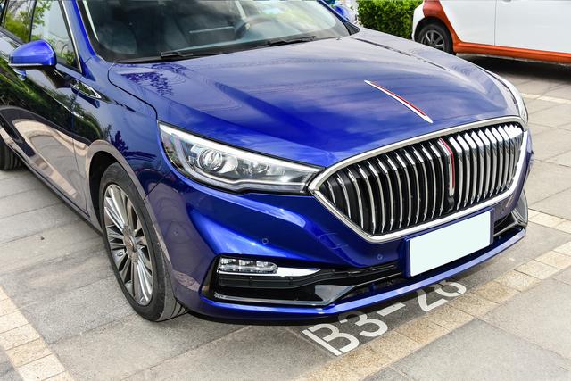 红旗的平民轿跑档次十足长近5米配18t不到15w开回家