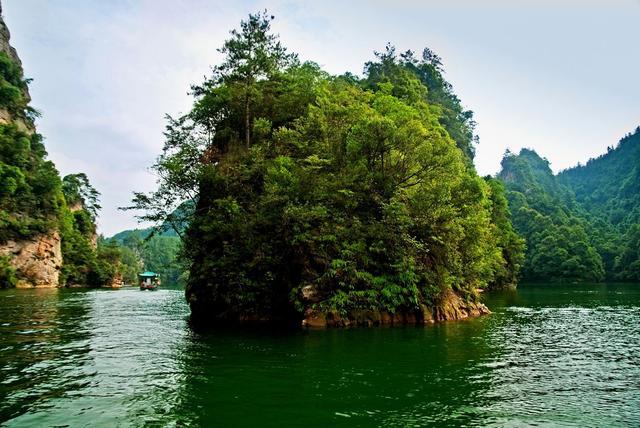 湖南一处湖泊,集山水于一体,融民俗风情于一身,是世界自然遗产