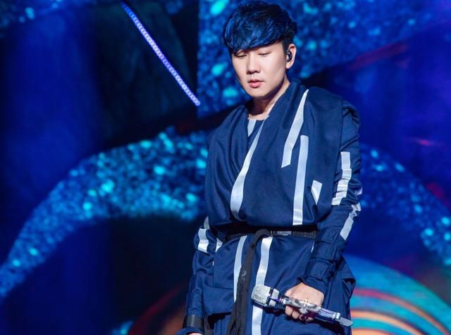 有种"整容"叫林俊杰梳大背头,颠覆过去的形象,霸道总裁!