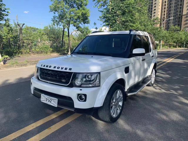 这辆路虎发现四售价14万,外观方方正正,干脆利落,绝对硬汉风格