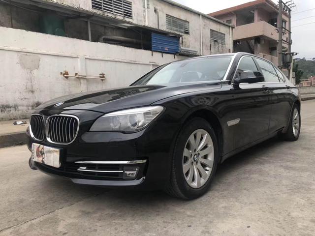 15年宝马740售价21.8万,大气,沉稳,还不缺乏时尚气息