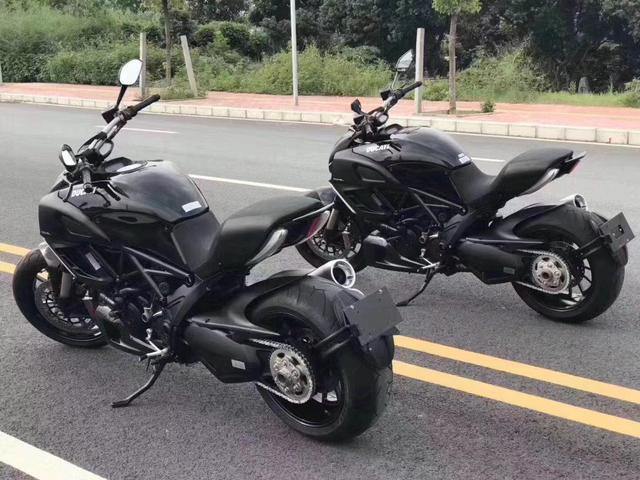 这辆杜卡迪大魔鬼售价8万,它被网友称为摩托中的法拉利-新浪汽车