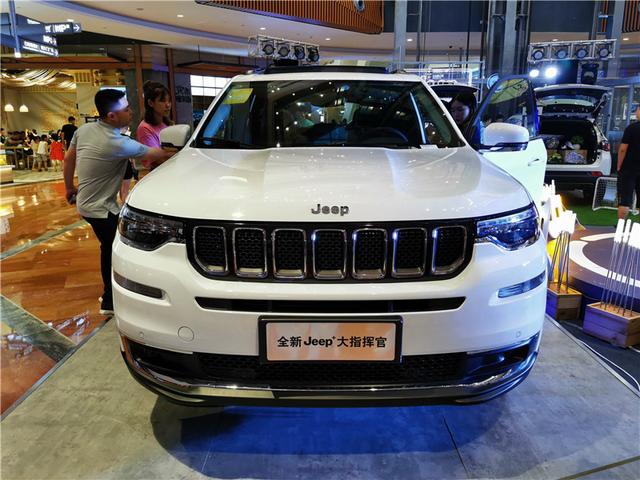 在闹市区沾烟火气，全新Jeep+大指挥官还是一辆Jeep吗？