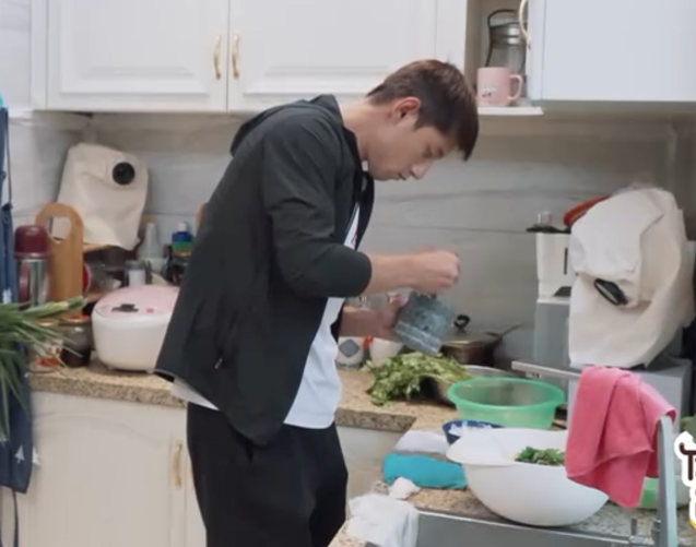做家务的男人张继科声称不会做菜厨艺首秀却低调露了一手