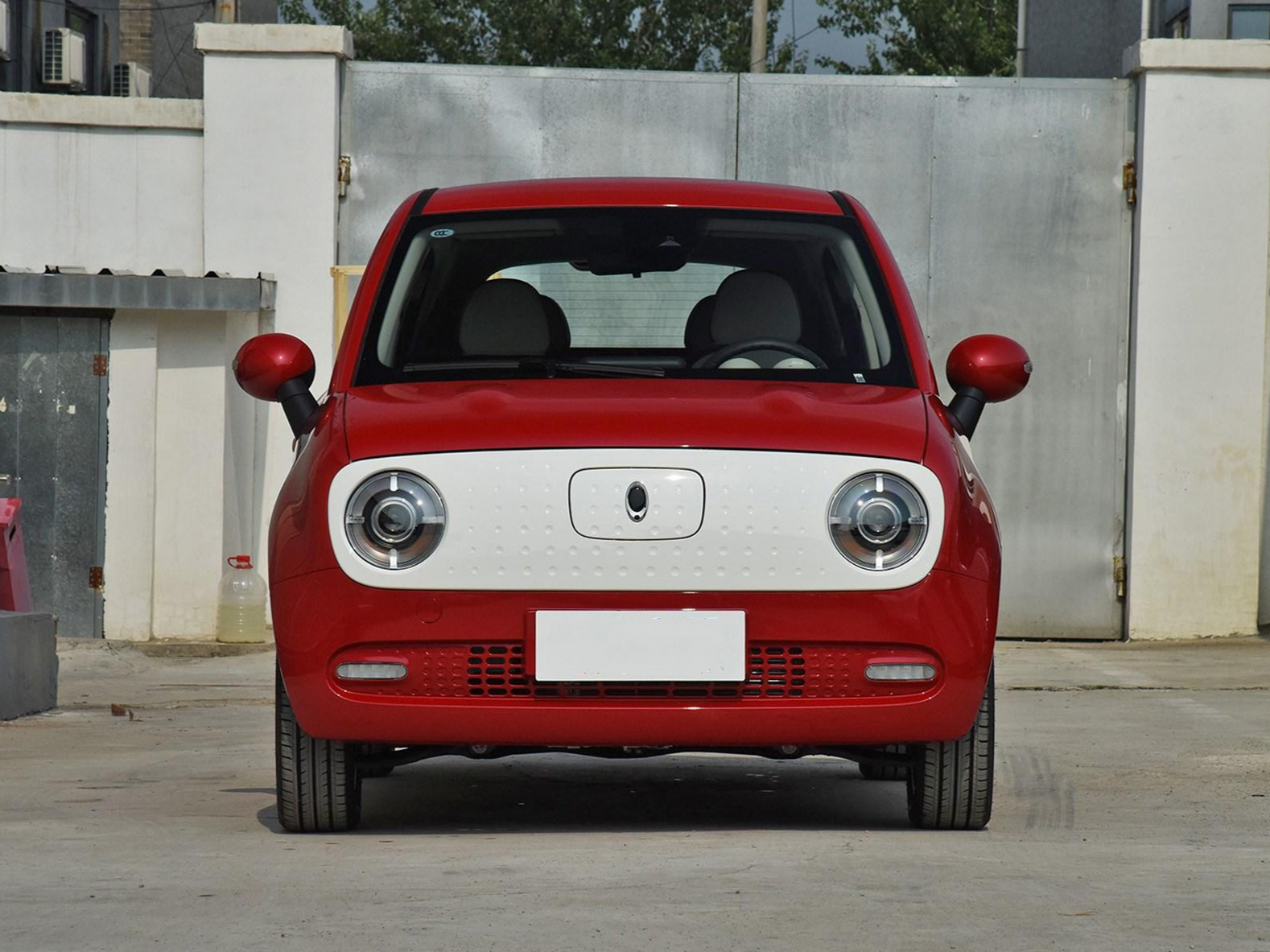 号称国产最美电动汽车,小巧外观设计,续航301km适合上下班