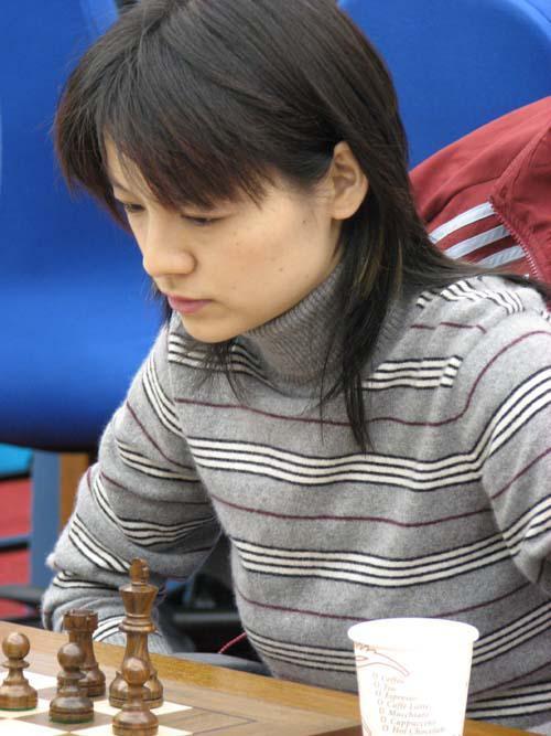 中国"棋后"韵味十足,为嫁老外放弃中国籍,曾劝闺蜜嫁自己丈夫