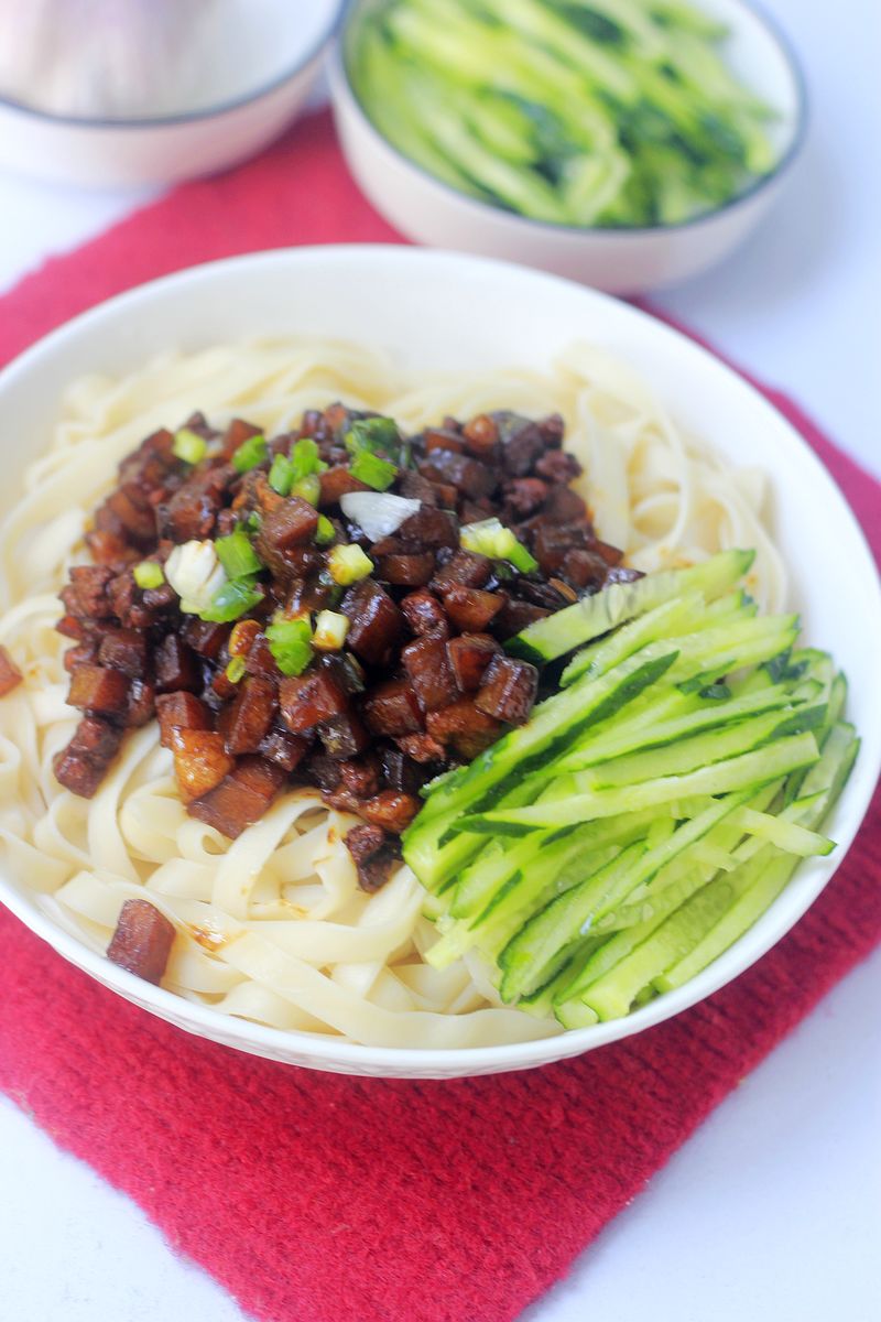 绵软香浓,特有饱腹感,食材搭配太重要了|炸酱面|土豆|面条_新浪新闻