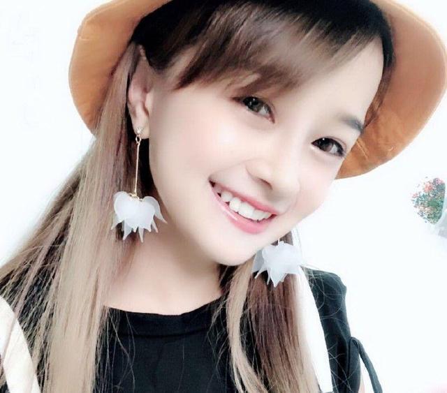 甜甜还有一个袖珍的闺蜜,叫做韵伊,她们是一对"袖珍姐妹花",也是很好